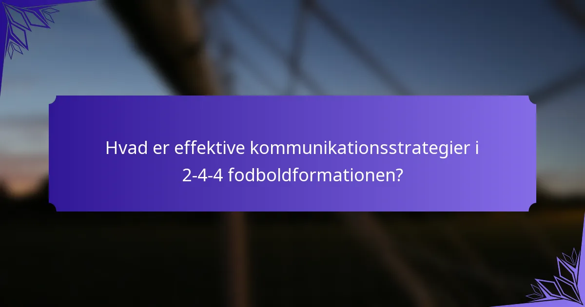Hvad er effektive kommunikationsstrategier i 2-4-4 fodboldformationen?