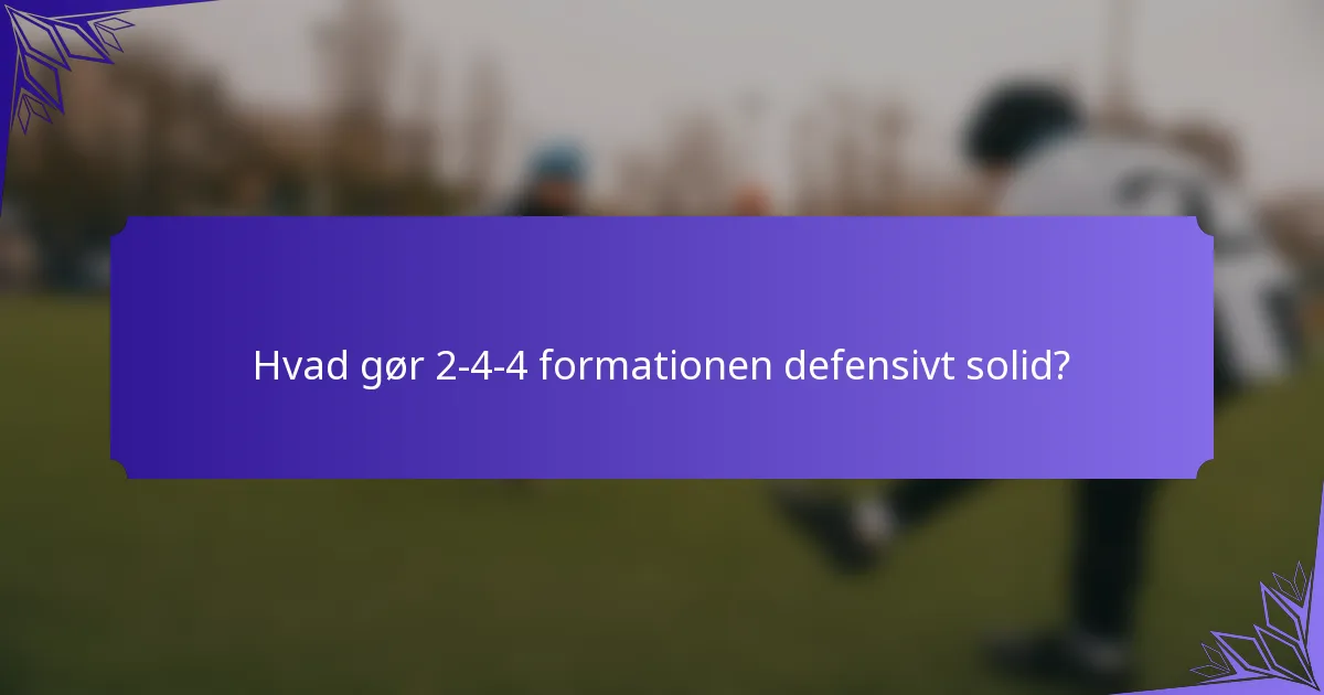 Hvad gør 2-4-4 formationen defensivt solid?